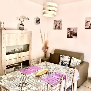 Appartamento Exclusive Use - Uso Esclusivo - La Maison De Famille - Entire House - Intera Casa - With Kitchenette - Con Cucinino - With Washing Machine - Con Lavatrice - Free Public Parking In Front Of The House - Parcheggio Pubblico Gratuito Difronte Casa, Olbia